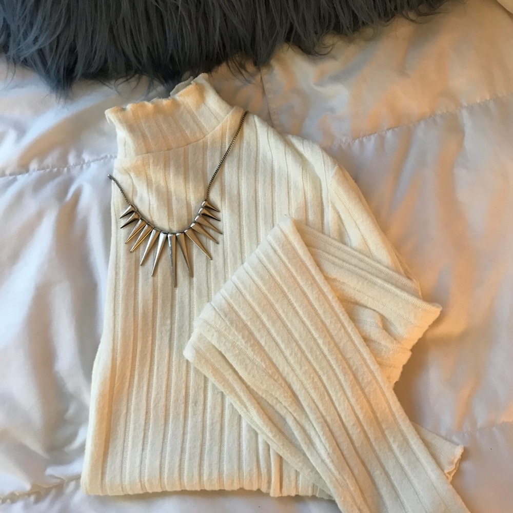 Long sleeve lettuce hem turtle neck